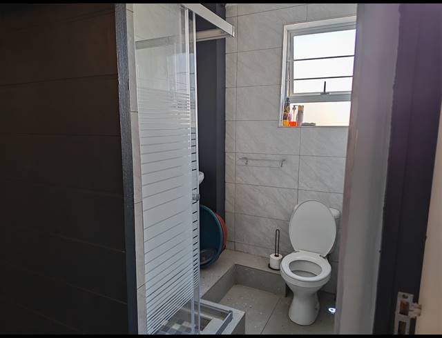 2 BEDROOM APARTMENT FOR SALE IN ESSENWOOD